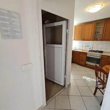Apartma Pina *